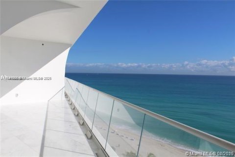 Condominio en alquiler en Sunny Isles Beach, Florida, 2 dormitorios, 158.31 m2 № 1832527 - foto 3