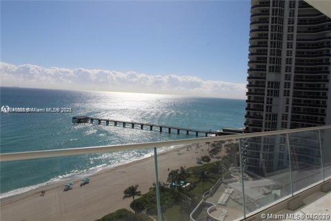 Condominio en alquiler en Sunny Isles Beach, Florida, 2 dormitorios, 158.31 m2 № 1832527 - foto 1