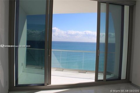 Condominio en alquiler en Sunny Isles Beach, Florida, 2 dormitorios, 158.31 m2 № 1832527 - foto 22