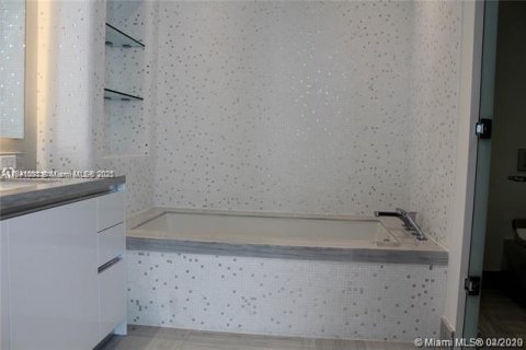 Condominio en alquiler en Sunny Isles Beach, Florida, 2 dormitorios, 158.31 m2 № 1832527 - foto 17