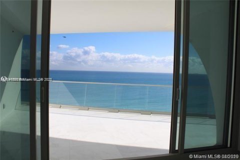 Condominio en alquiler en Sunny Isles Beach, Florida, 2 dormitorios, 158.31 m2 № 1832527 - foto 5