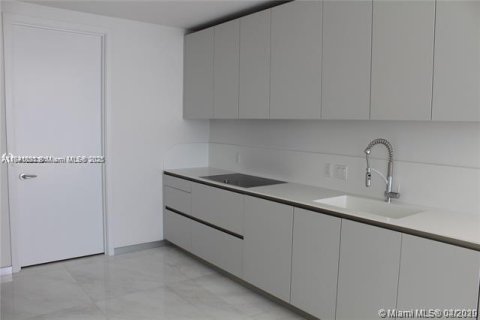 Condominio en alquiler en Sunny Isles Beach, Florida, 2 dormitorios, 158.31 m2 № 1832527 - foto 14