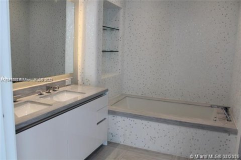 Condominio en alquiler en Sunny Isles Beach, Florida, 2 dormitorios, 158.31 m2 № 1832527 - foto 18