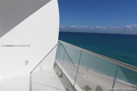 Condominio en alquiler en Sunny Isles Beach, Florida, 2 dormitorios, 158.31 m2 № 1832527 - foto 24