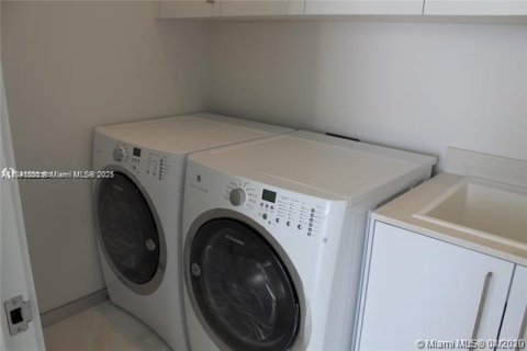 Condominio en alquiler en Sunny Isles Beach, Florida, 2 dormitorios, 158.31 m2 № 1832527 - foto 13