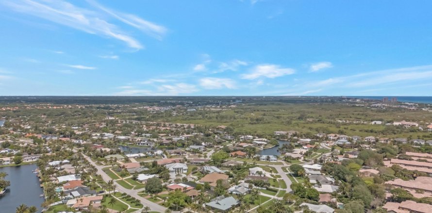 Casa en North Palm Beach, Florida 3 dormitorios, 182.09 m2 № 1100829
