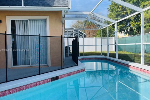 House in Kissimmee, Florida 3 bedrooms № 1994181 - photo 10