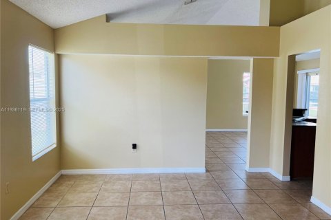 House in Kissimmee, Florida 3 bedrooms № 1994181 - photo 6