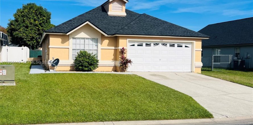 House in Kissimmee, Florida 3 bedrooms № 1994181