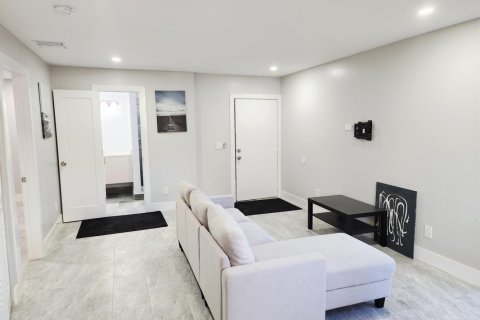 Condo in St. Lucie, Florida, 2 bedrooms  № 2083488 - photo 2