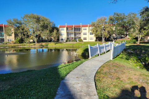 Condo in St. Lucie, Florida, 2 bedrooms  № 2083488 - photo 10