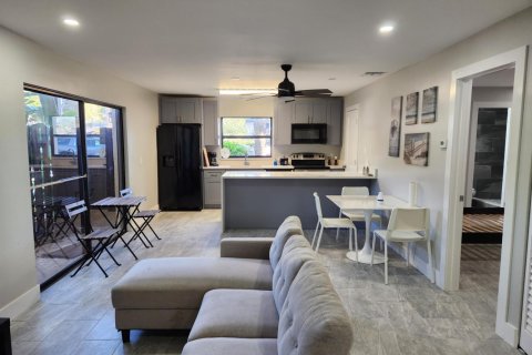 Condo in St. Lucie, Florida, 2 bedrooms  № 2083488 - photo 3