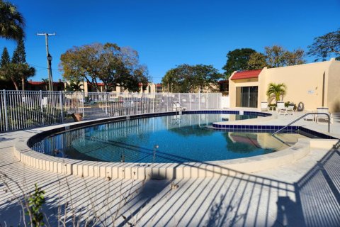 Condo in St. Lucie, Florida, 2 bedrooms  № 2083488 - photo 11