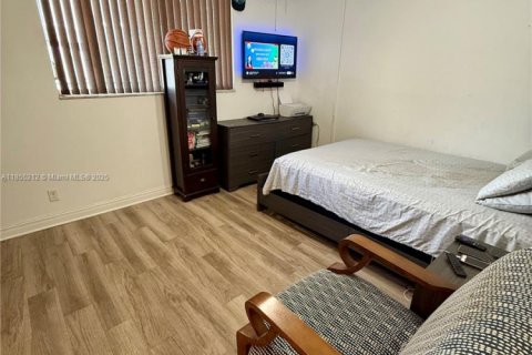 Condo in Margate, Florida, 2 bedrooms  № 1874886 - photo 7
