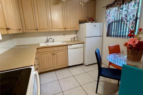 Condo in Margate, Florida, 2 bedrooms  № 1874886 - photo 9