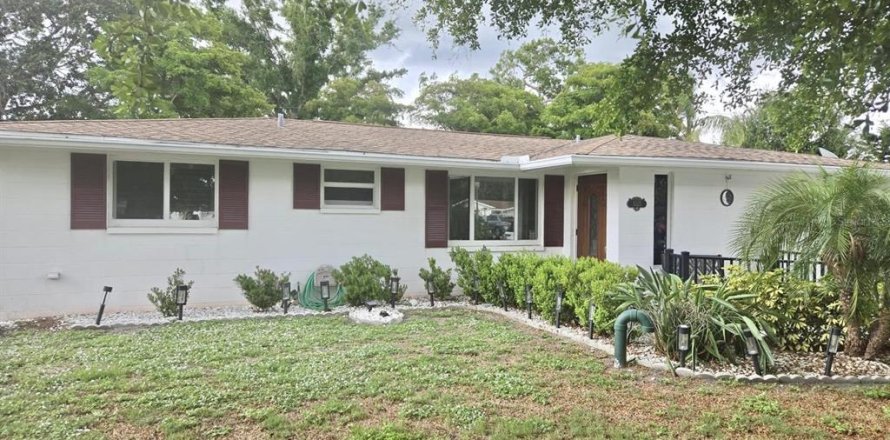 House in Sarasota, Florida 3 bedrooms, 98.01 sq.m. № 1767202