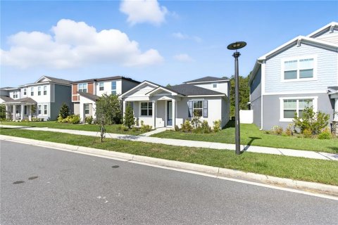 House in Orlando, Florida 3 bedrooms, 149.67 sq.m. № 1865996 - photo 4