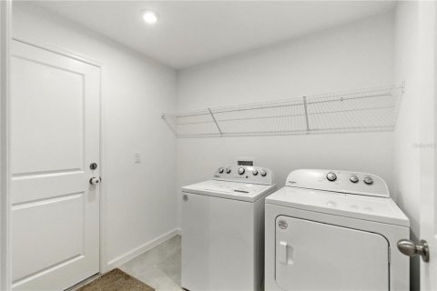 House in Orlando, Florida 3 bedrooms, 149.67 sq.m. № 1865996 - photo 12