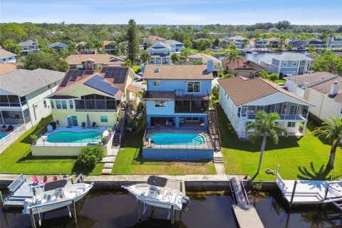 House in New Port Richey, Florida 5 bedrooms, 331.66 sq.m. № 1613863 - photo 2