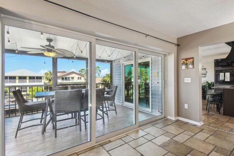 House in New Port Richey, Florida 5 bedrooms, 331.66 sq.m. № 1613863 - photo 18