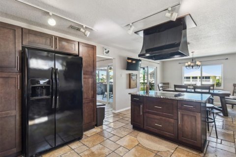 House in New Port Richey, Florida 5 bedrooms, 331.66 sq.m. № 1613863 - photo 23