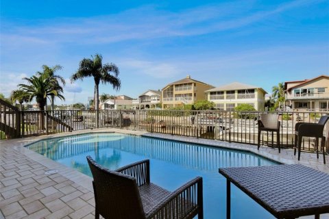 House in New Port Richey, Florida 5 bedrooms, 331.66 sq.m. № 1613863 - photo 5