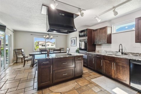House in New Port Richey, Florida 5 bedrooms, 331.66 sq.m. № 1613863 - photo 22
