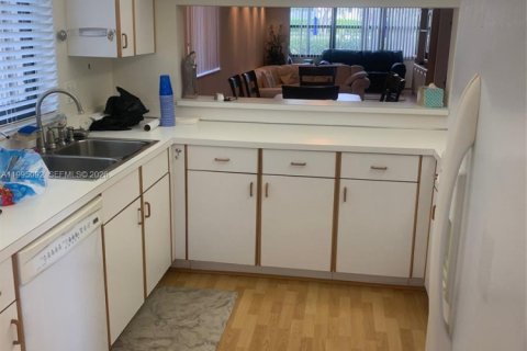 Copropriété à vendre à Tamarac, Floride: 2 chambres, 120.22 m2 № 2066270 - photo 7