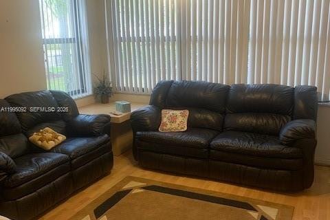 Copropriété à vendre à Tamarac, Floride: 2 chambres, 120.22 m2 № 2066270 - photo 2