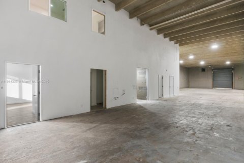 Propiedad comercial en venta en Miami Gardens, Florida № 2018945 - foto 20