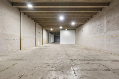Propiedad comercial en venta en Miami Gardens, Florida № 2018945 - foto 24