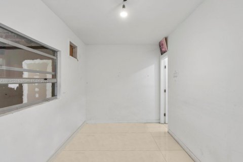 Propiedad comercial en venta en Miami Gardens, Florida № 2018945 - foto 12