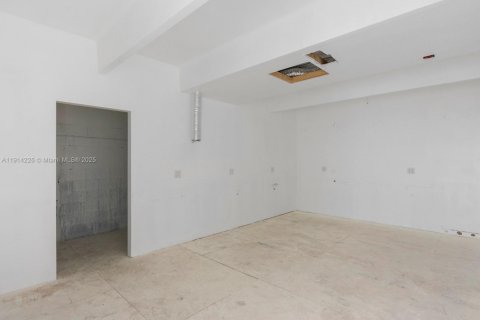 Propiedad comercial en venta en Miami Gardens, Florida № 2018945 - foto 18