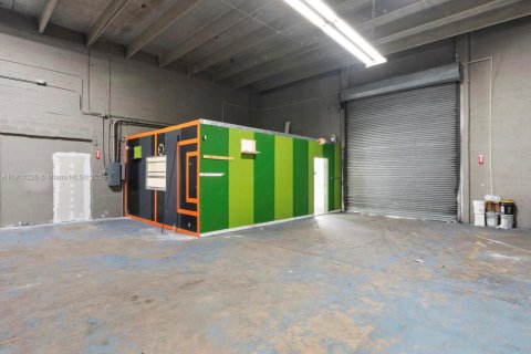 Propiedad comercial en venta en Miami Gardens, Florida № 2018945 - foto 7