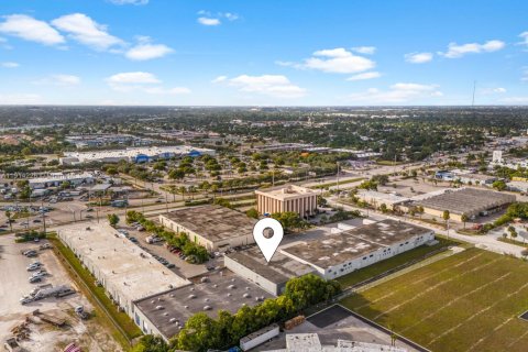 Propiedad comercial en venta en Miami Gardens, Florida № 2018945 - foto 27