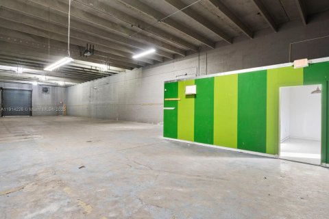 Propiedad comercial en venta en Miami Gardens, Florida № 2018945 - foto 8