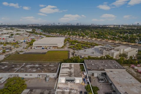 Propiedad comercial en venta en Miami Gardens, Florida № 2018945 - foto 25
