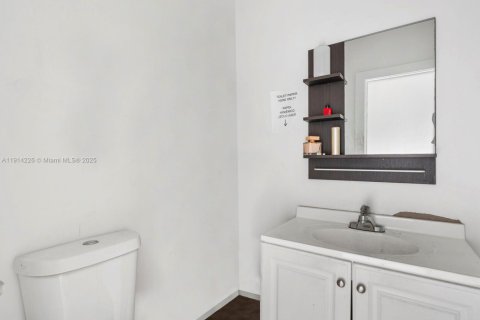 Propiedad comercial en venta en Miami Gardens, Florida № 2018945 - foto 10