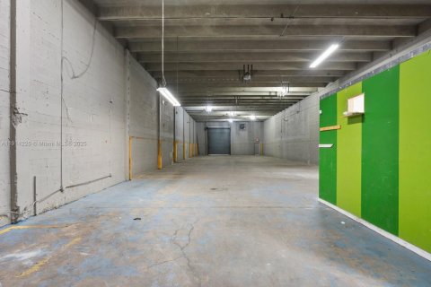 Propiedad comercial en venta en Miami Gardens, Florida № 2018945 - foto 9