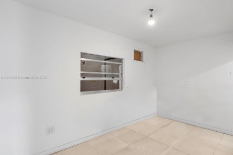 Propiedad comercial en venta en Miami Gardens, Florida № 2018945 - foto 11