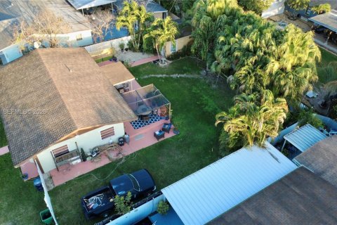 Купить виллу или дом в Хомстед, Флорида 3 спальни, 106.28м2, № 2051001 - фото 16