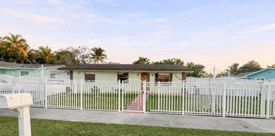 Дом в Хомстед, Флорида 3 спальни, 106.28м2 № 2051001