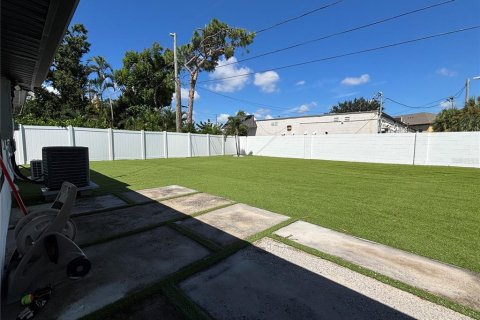 Casa en alquiler en Saint Petersburg, Florida, 3 dormitorios, 162.76 m2 № 1917416 - foto 18