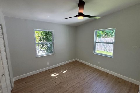 Casa en alquiler en Saint Petersburg, Florida, 3 dormitorios, 162.76 m2 № 1917416 - foto 9