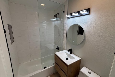 Casa en alquiler en Saint Petersburg, Florida, 3 dormitorios, 162.76 m2 № 1917416 - foto 13