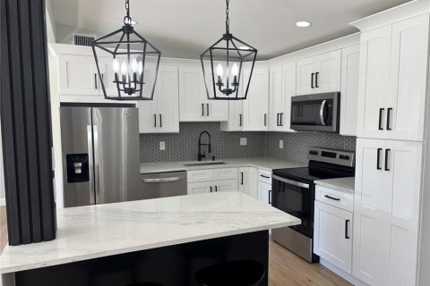 Casa en alquiler en Saint Petersburg, Florida, 3 dormitorios, 162.76 m2 № 1917416 - foto 5