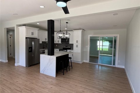 Casa en alquiler en Saint Petersburg, Florida, 3 dormitorios, 162.76 m2 № 1917416 - foto 4