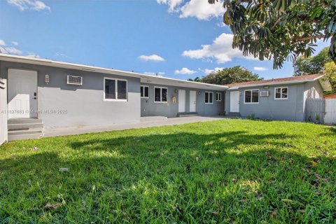 Commercial property in Miami, Florida № 1963702 - photo 3