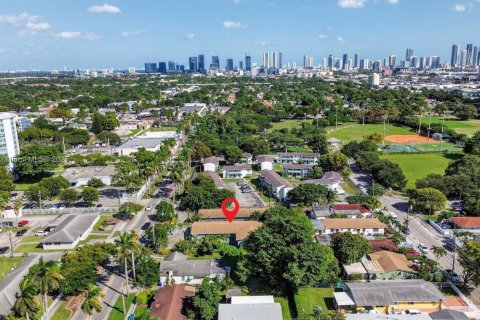 Commercial property in Miami, Florida № 1963702 - photo 9