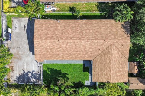 Commercial property in Miami, Florida № 1963702 - photo 4